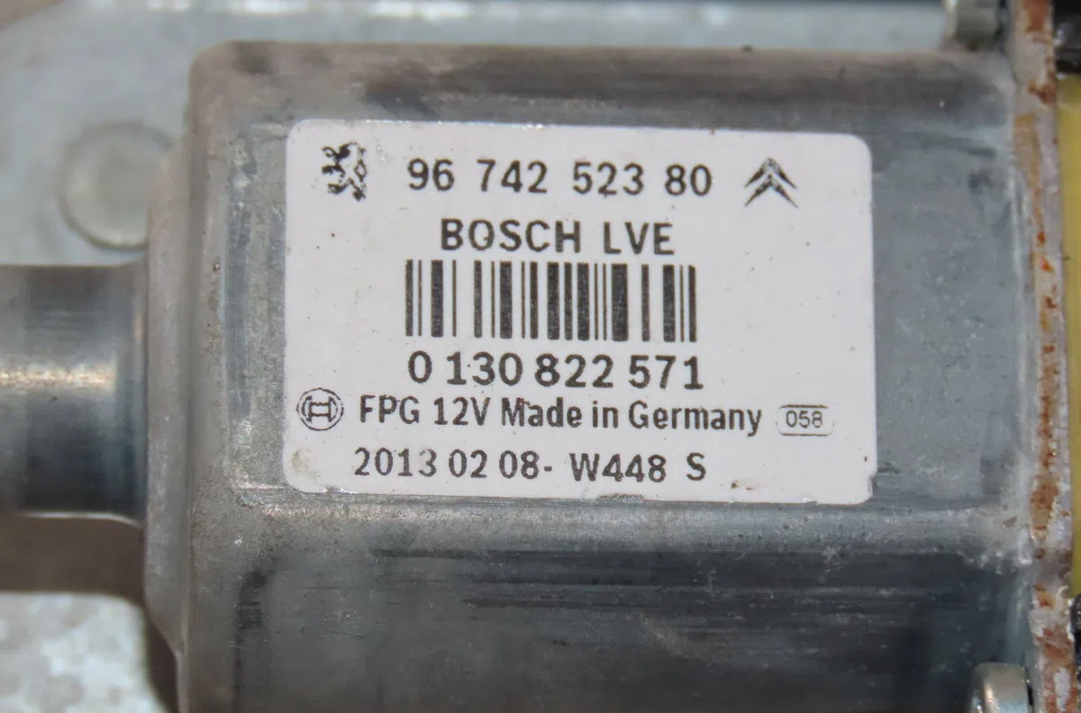 Mecanisme  moteur lève-glace avant droit Peugeot 208 I (CA_, CC_) 1.4 hdi (2012) 3 portes occasion