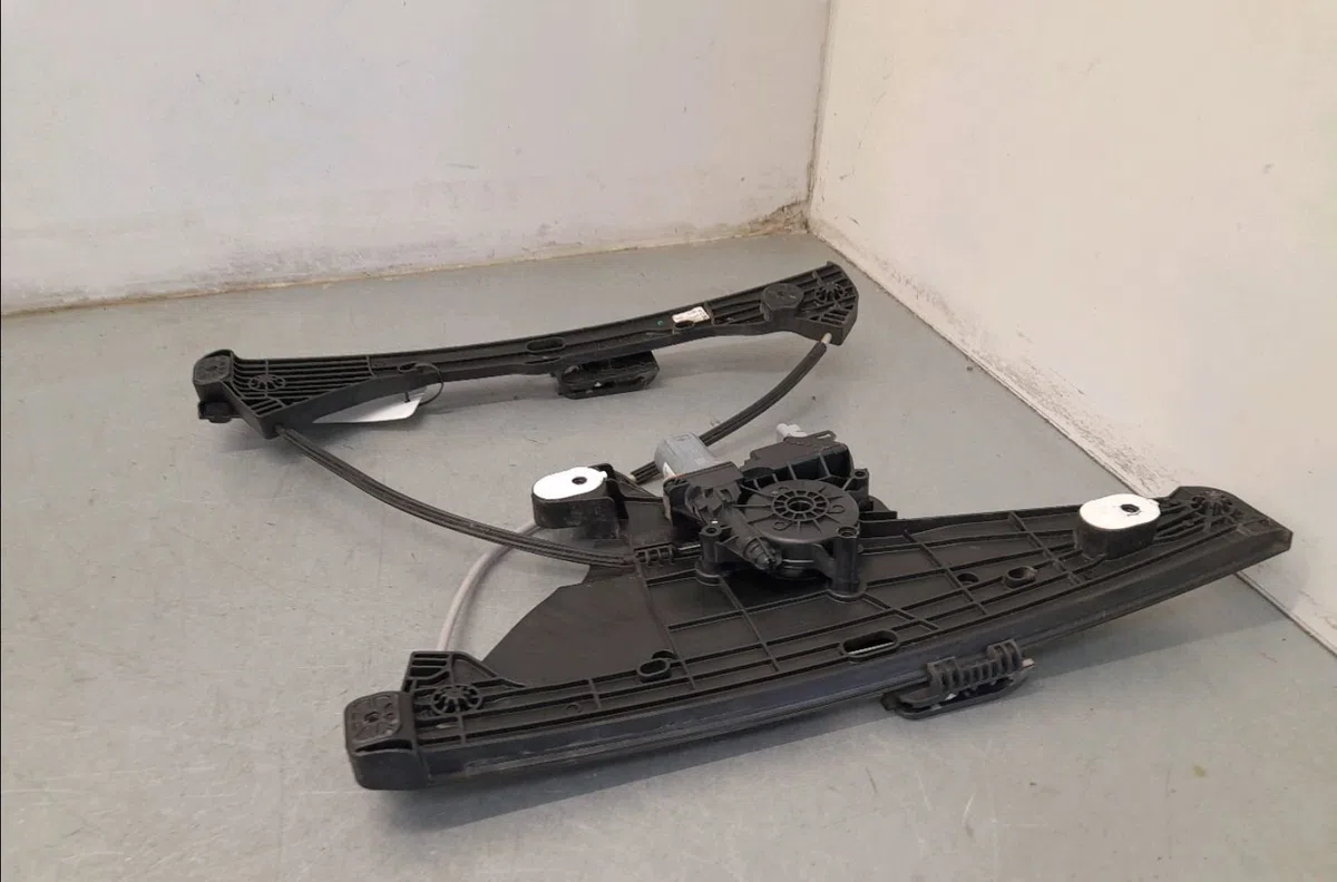 Mecanisme  moteur lève-glace avant droit Peugeot 208 II (UB_, UP_, UW_, UJ_) 1.2 puretech 100 (2019) 5 portes occasion