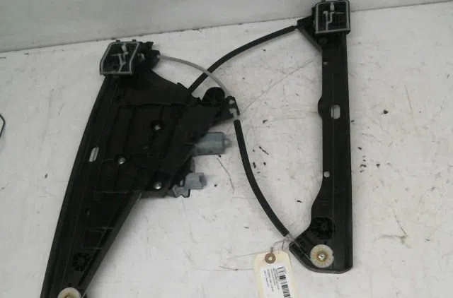 Mecanisme moteur lève-glace avant droit Peugeot 208 II (UB_, UP_, UW_, UJ_) 1.5 bluehdi 100 (2019) occasion
