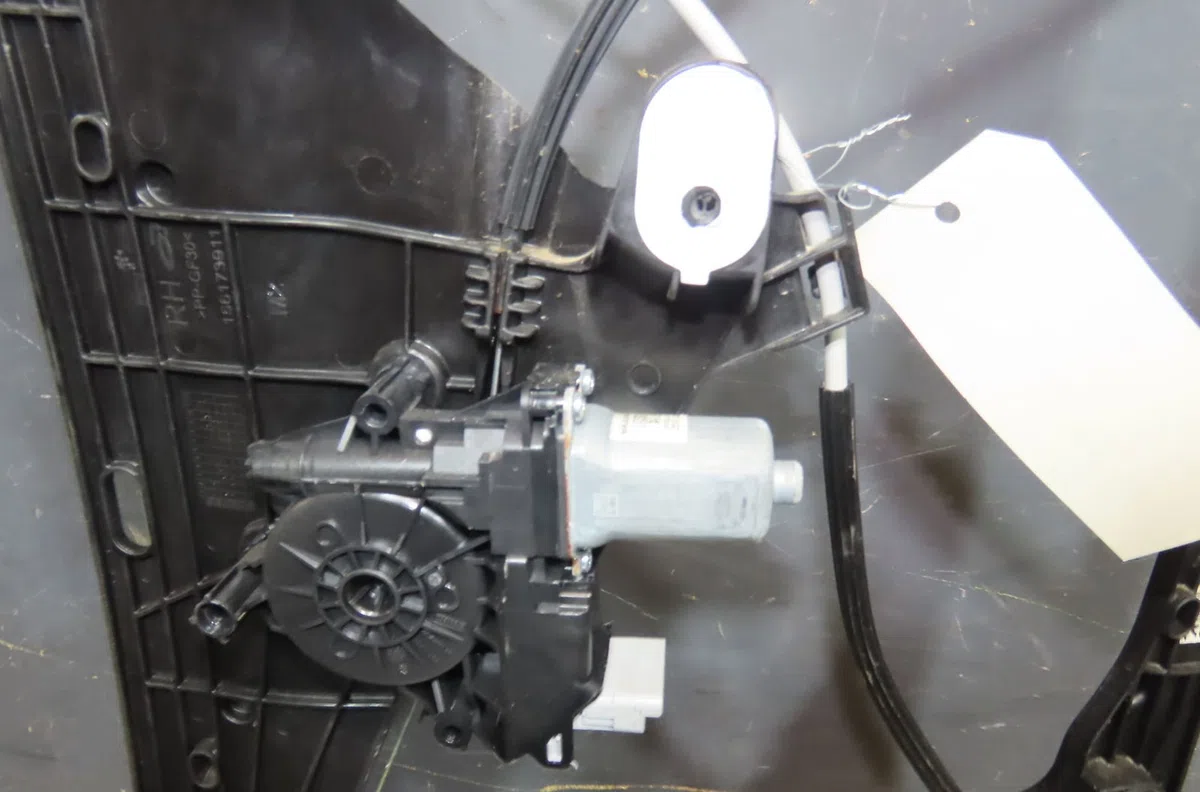 Mecanisme  moteur lève-glace avant droit Peugeot 208 II (UB_, UP_, UW_, UJ_) 1.5 bluehdi 100 (2019) occasion