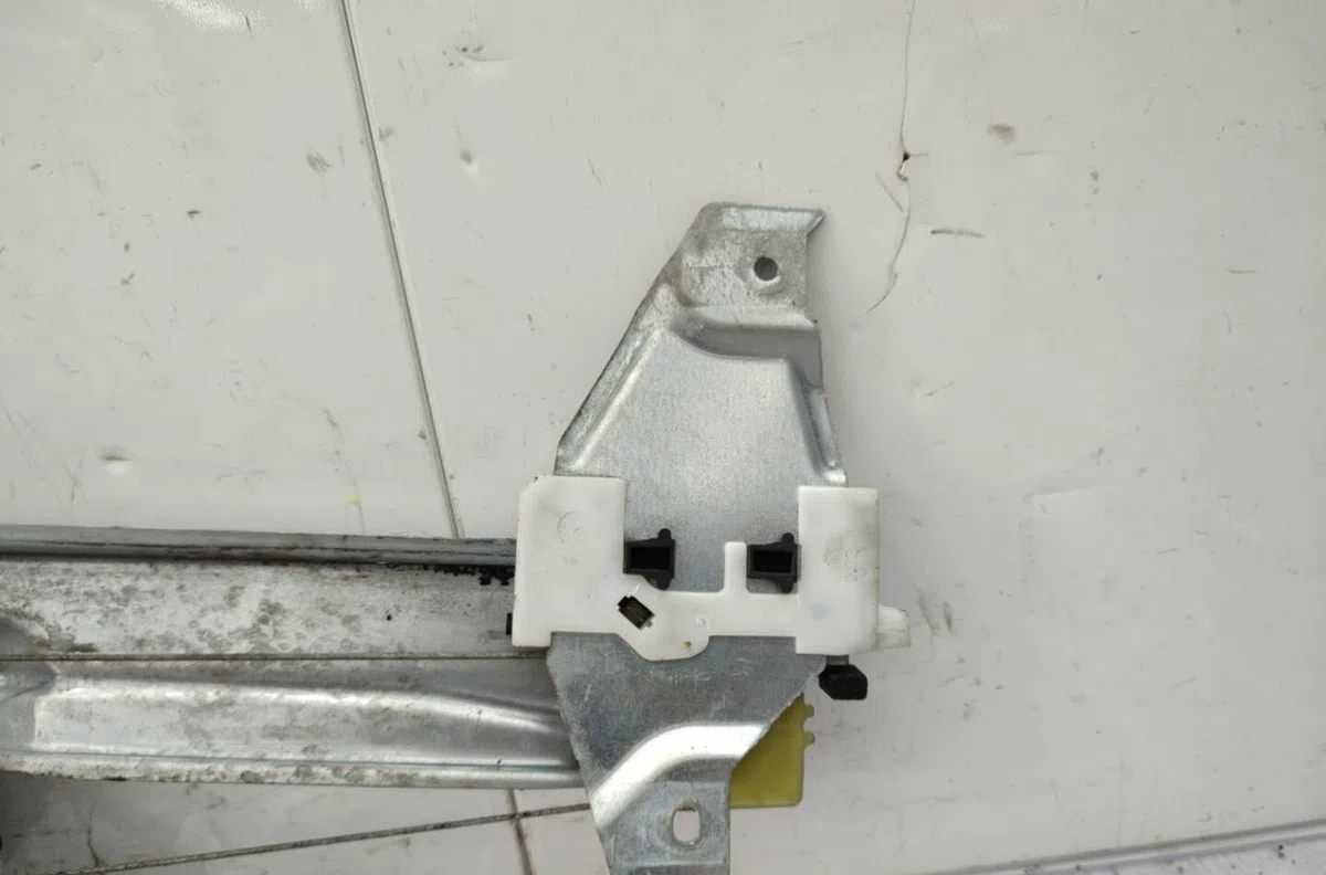 Mecanisme moteur lève-glace avant droit PEUGEOT 308 1 SW PHASE 1 BREAK occasion