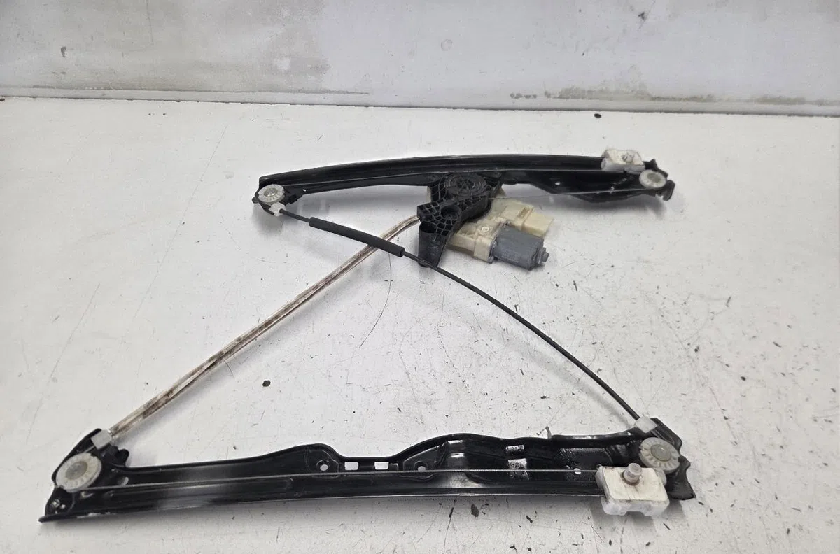 Mecanisme moteur lève-glace avant droit PEUGEOT 308 2 PHASE 1 occasion