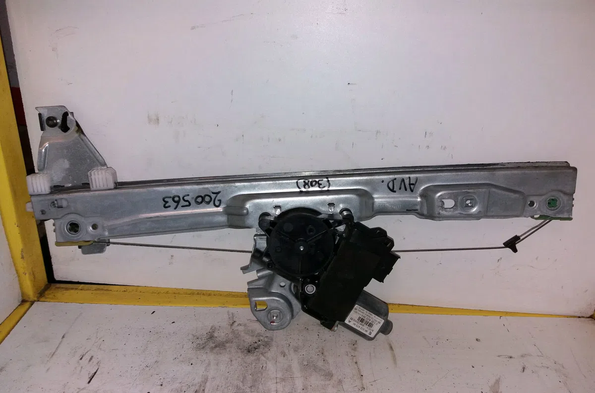 Mecanisme moteur lève-glace avant droit Peugeot 308 I (4A_, 4C_) 1.6 hdi (2007-2014) 5 portes occasion