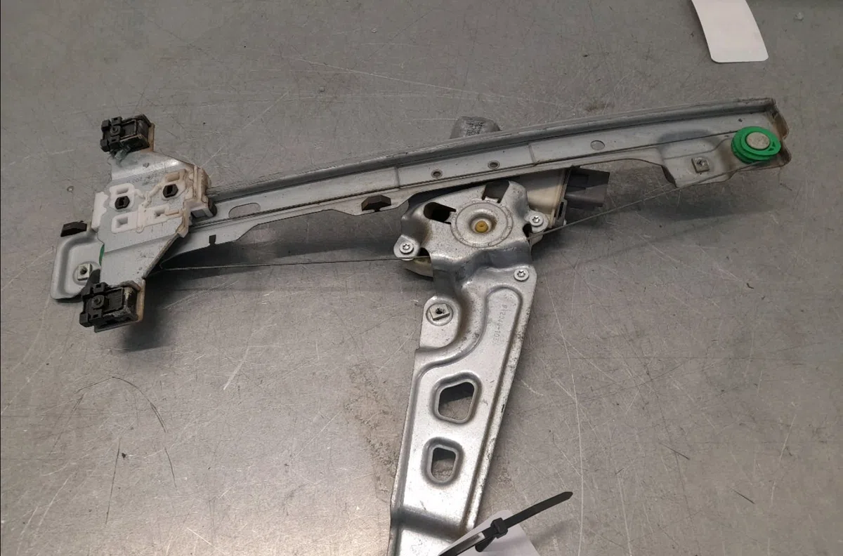Mecanisme moteur lève-glace avant droit Peugeot 5008 (0U_, 0E_) 1.6 hdi (2010-2017) 5 portes occasion