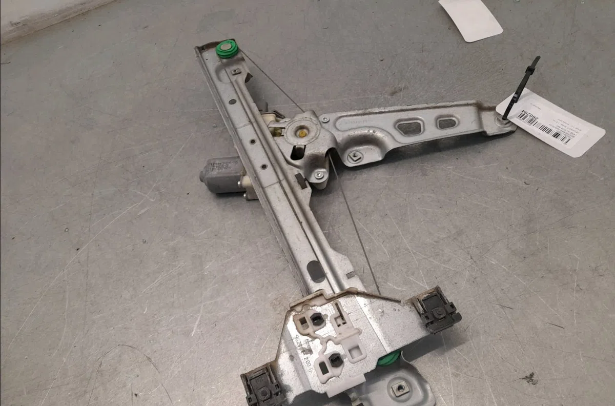Mecanisme  moteur lève-glace avant droit Peugeot 5008 (0U_, 0E_) 1.6 hdi (2010-2017) 5 portes occasion