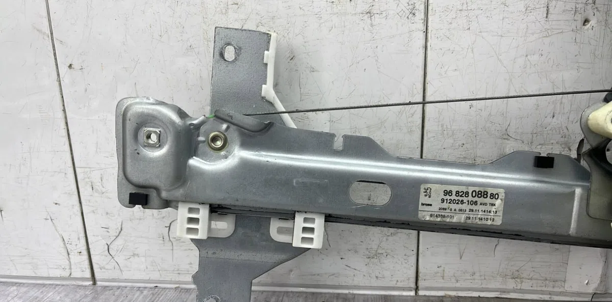 Mecanisme  moteur lève-glace avant droit PEUGEOT 5008 1 PHASE 2 occasion