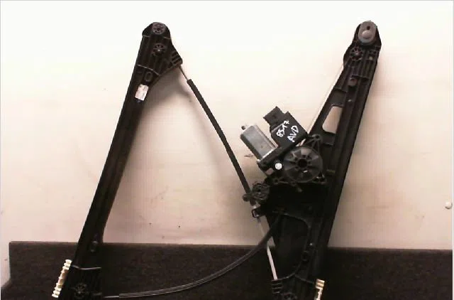 Mecanisme moteur lève-glace avant droit Peugeot 5008 II (MC_, MJ_, MR_, M4_) 1.2 (mrhnyh, mrhnyw, mrhnsj, mrhnsu, mrhns