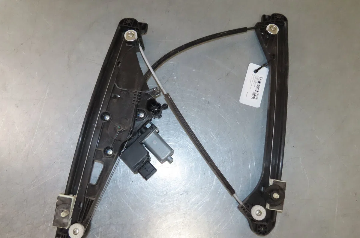 Mecanisme  moteur lève-glace avant droit Peugeot 5008 II (MC_, MJ_, MR_, M4_) 1.6 bluehdi 120 (2016) occasion