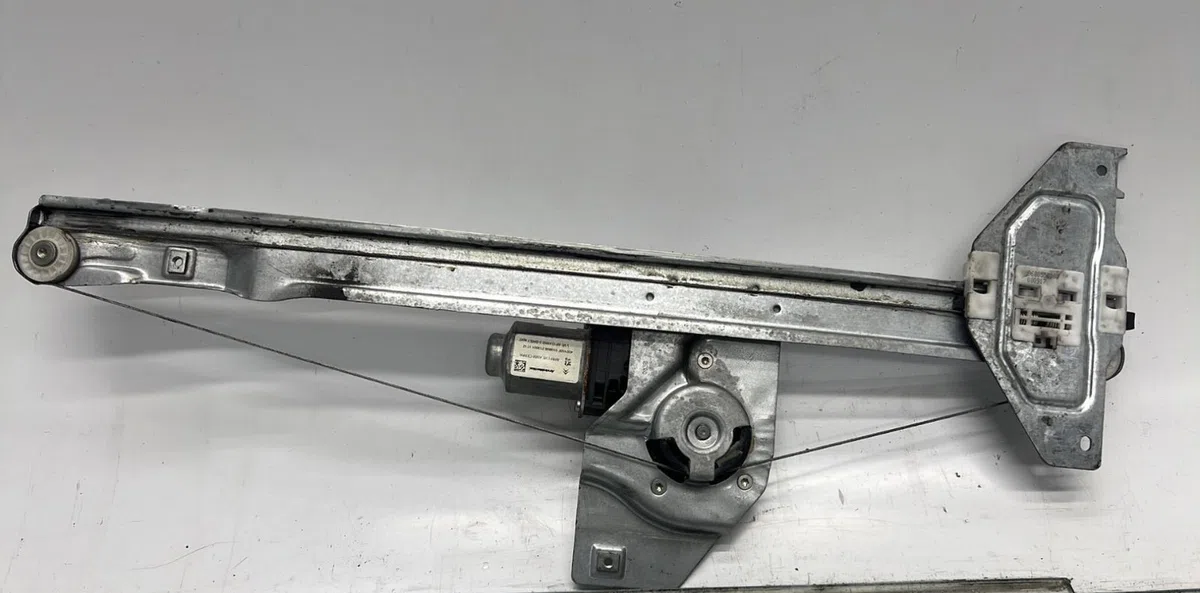 Mecanisme  moteur lève-glace avant droit PEUGEOT PARTNER 2 PHASE 1 occasion