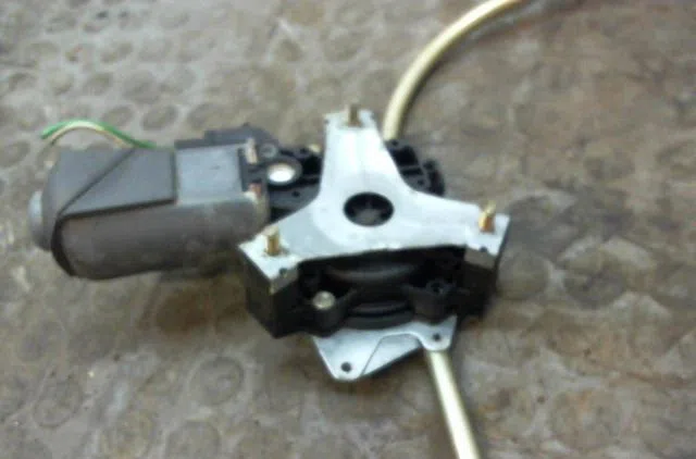 Mecanisme  moteur lève-glace avant droit Renault 19 I (B-C53_) 1.9 d (b-c534, b-c53j) (1988-1992) 5 portes occasion
