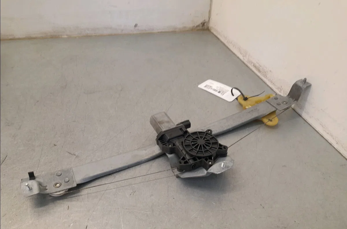 Mecanisme  moteur lève-glace avant droit RENAULT CAPTUR  1.5 DCI 110ch occasion