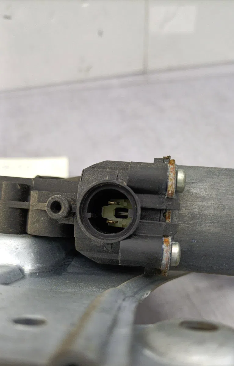 Mecanisme  moteur lève-glace avant droit RENAULT CLIO 3 PHASE 1 BREAK occasion