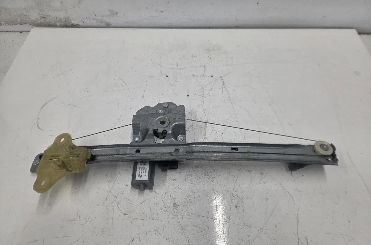 Mecanisme moteur lève-glace avant droit RENAULT CLIO 4 PHASE 1 BREAK occasion