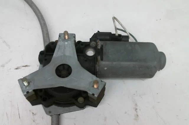 Mecanisme  moteur lève-glace avant droit Renault CLIO I (B-C57_, 5-357_) 1.2 (5-357y, 5-357k) (1996-1998) occasion