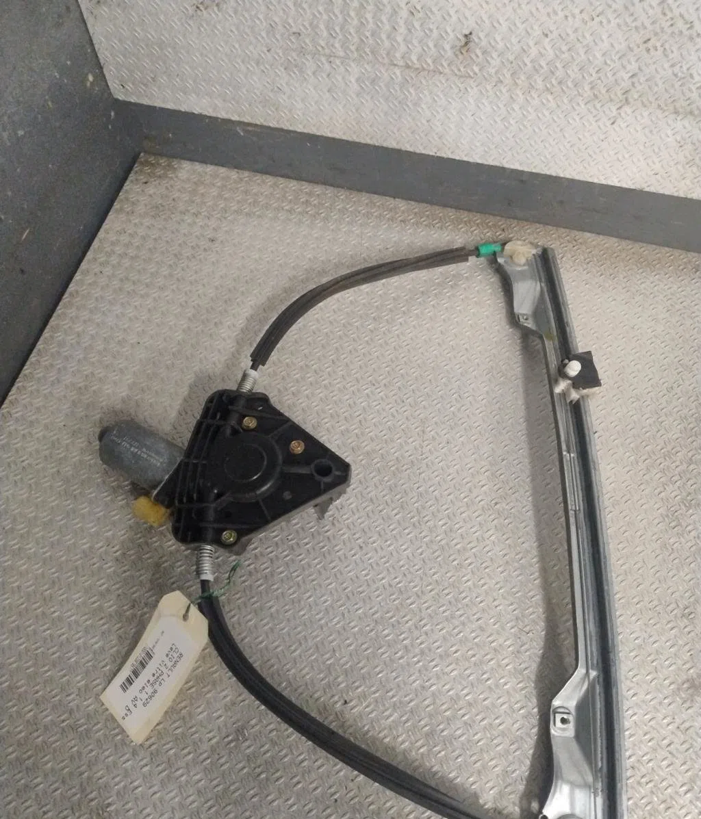 Mecanisme  moteur lève-glace avant droit Renault CLIO II (BB_, CB_) 1.4 16v (b-cb0l) (1999-2004) occasion