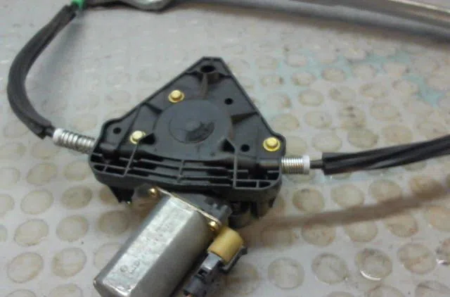 Mecanisme  moteur lève-glace avant droit Renault CLIO II (BB_, CB_) 1.4 (b-cb0c, b-cb0s) (1998-2005) occasion