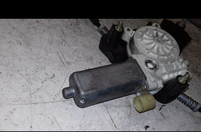Mecanisme  moteur lève-glace avant droit Renault CLIO II (BB_, CB_) 1.5 dci (b-cb08) (2001-2005) 5 portes occasion