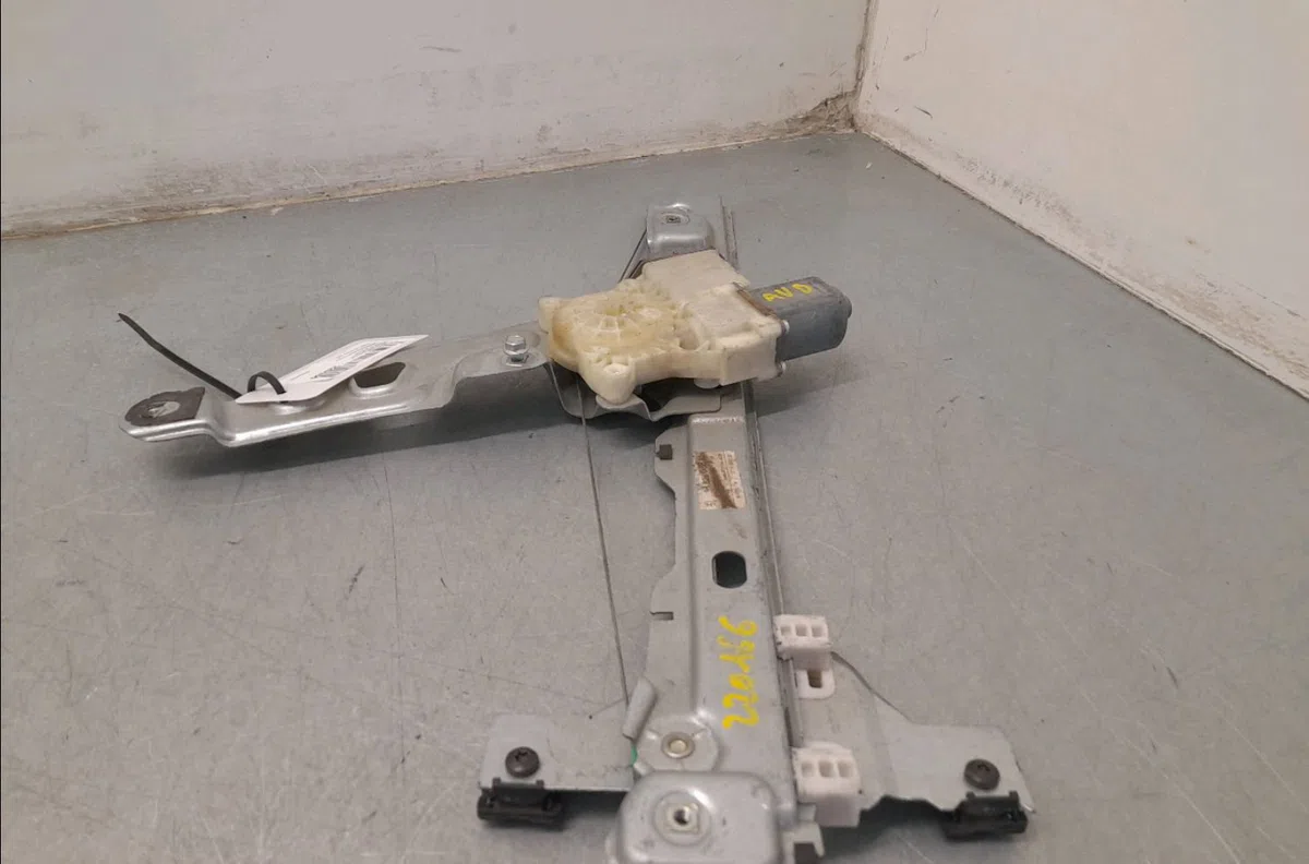 Mecanisme  moteur lève-glace avant droit Renault CLIO III (BR0-1, CR0-1) 1.5 dci (br17, cr17) (2005-2012) 5 portes occas