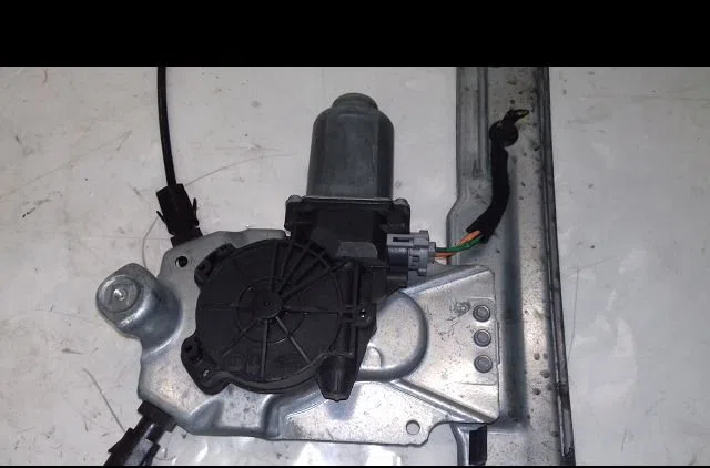 Mecanisme  moteur lève-glace avant droit Renault CLIO III (BR0-1, CR0-1) 1.5 dci (c-br0g, c-br1g) (2005-2012) 5 portes o