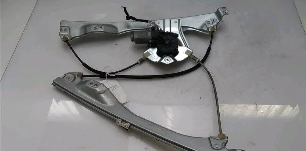 Mecanisme  moteur lève-glace avant droit Renault CLIO III (BR0-1, CR0-1) 1.5 dci (c-br0g, c-br1g) (2005-2012) 5 portes o