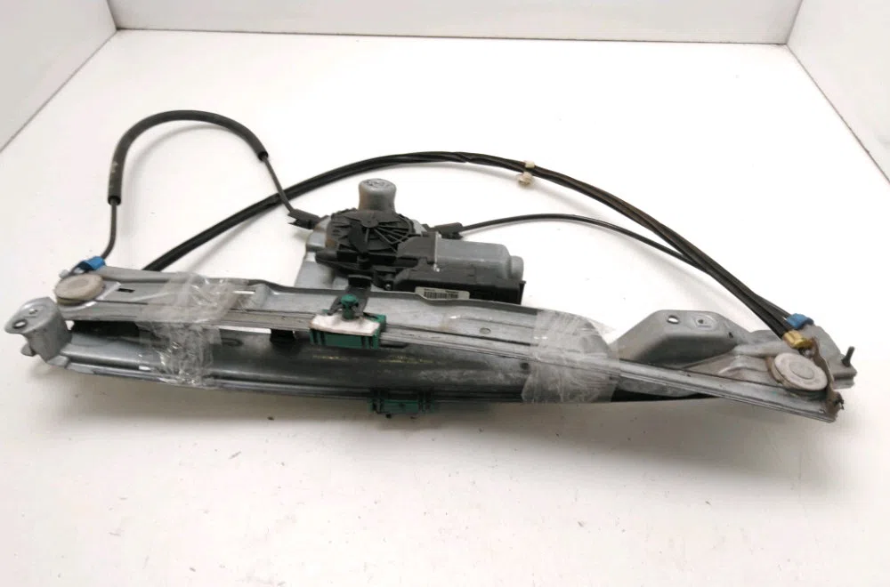 Mecanisme moteur lève-glace avant droit Renault CLIO III (BR0-1, CR0-1) 2.0 16v sport (2008-2014) occasion