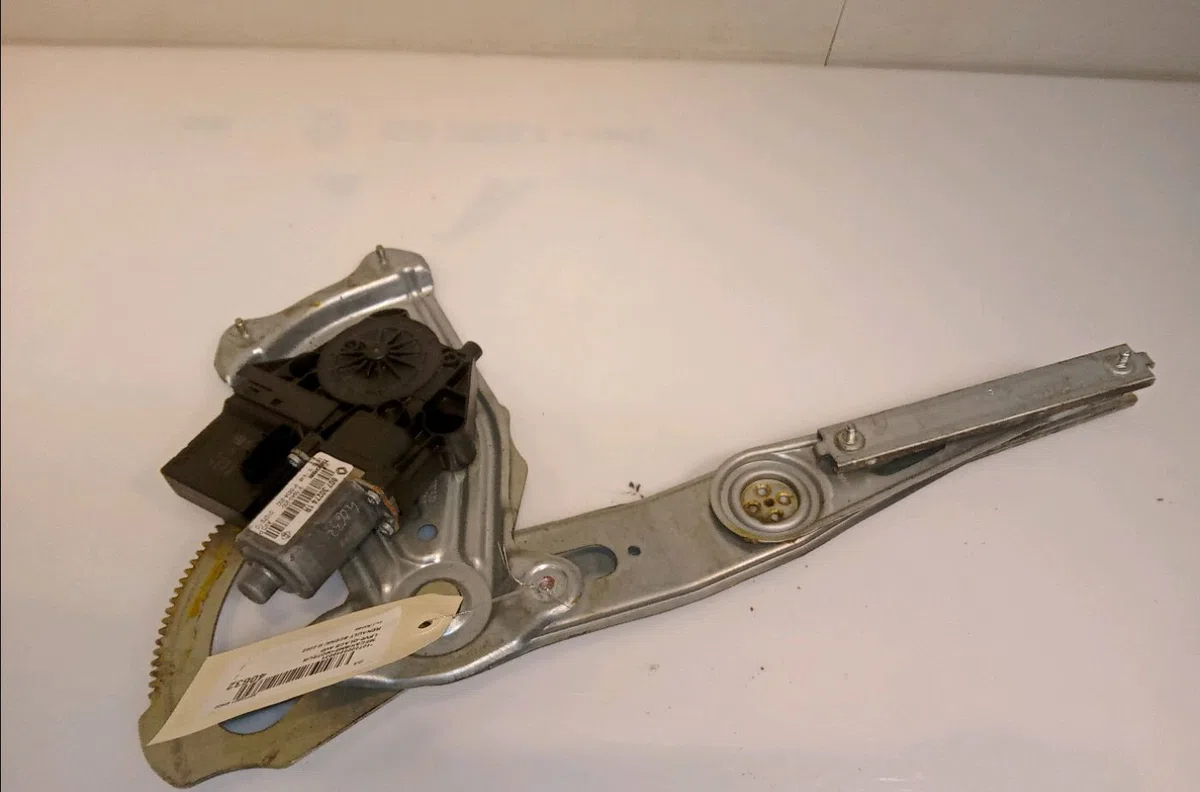 Mecanisme moteur lève-glace avant droit RENAULT GRAND SCENIC III 2002 occasion