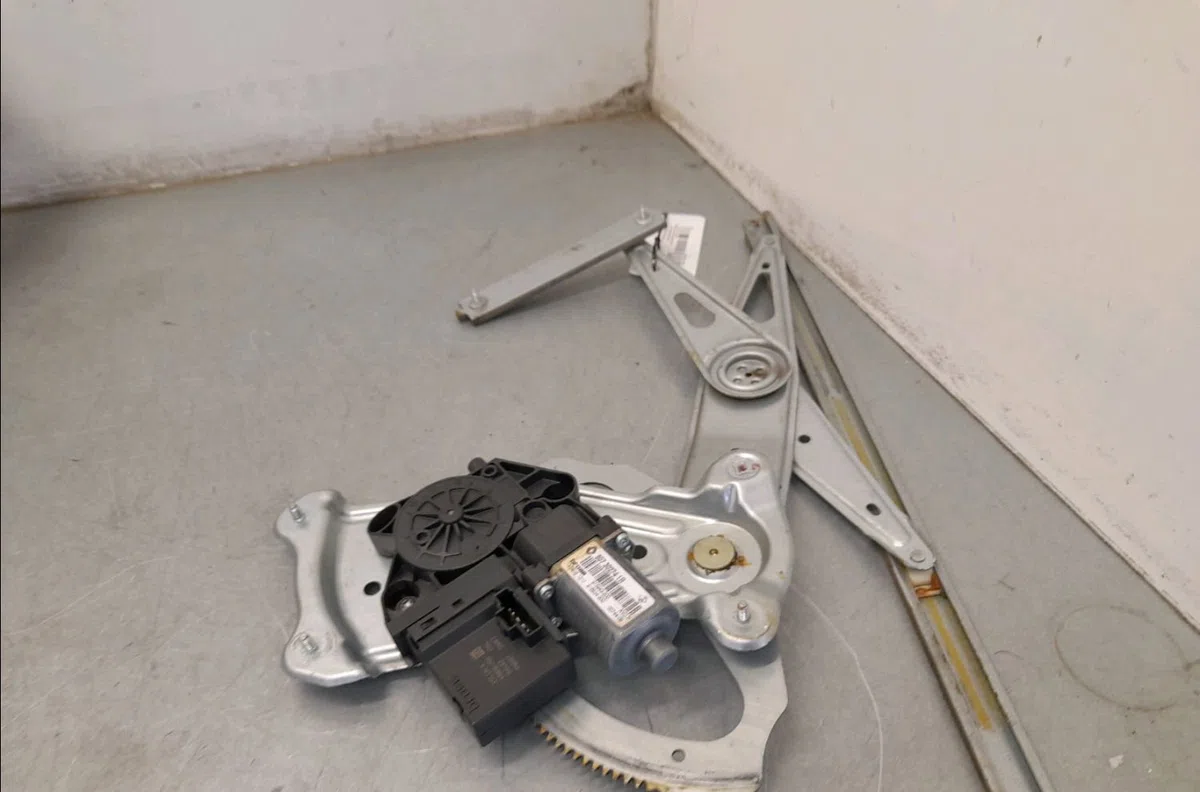 Mecanisme  moteur lève-glace avant droit Renault GRAND SCÉNIC III (JZ0-1_) 1.6 dci (jz00, jz12) (2011) 5 portes occasion