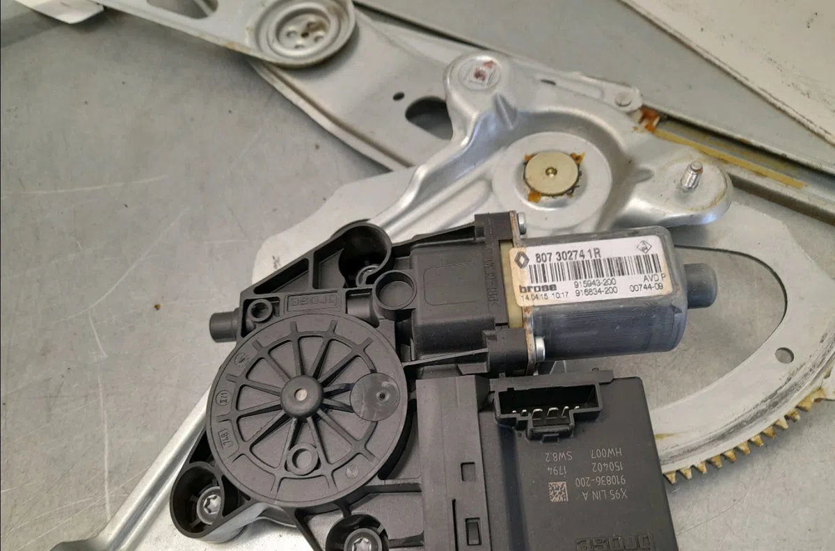Mecanisme  moteur lève-glace avant droit Renault GRAND SCÉNIC III (JZ0-1_) 1.6 dci (jz00, jz12) (2011) 5 portes occasion