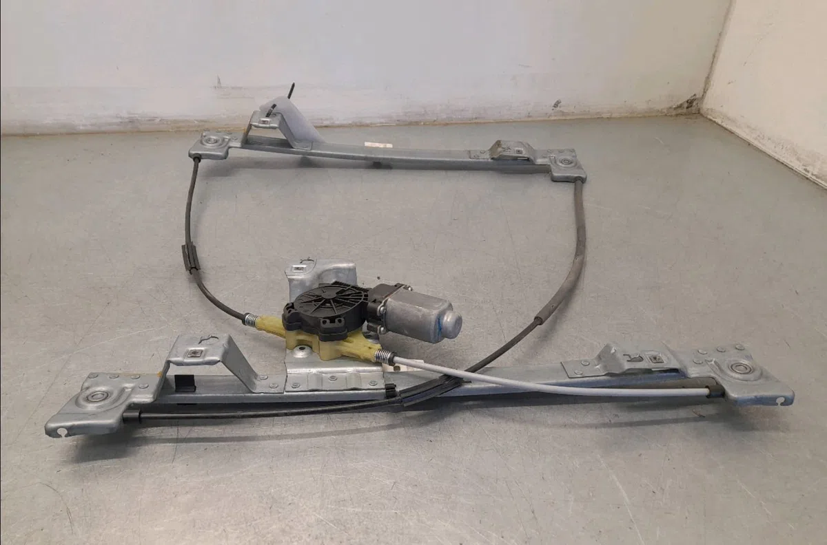 Mecanisme  moteur lève-glace avant droit Renault KANGOO - GRAND KANGOO II (KW0-1_) 1.5 dci 110 (kw0c, kw0h) (2010) occas