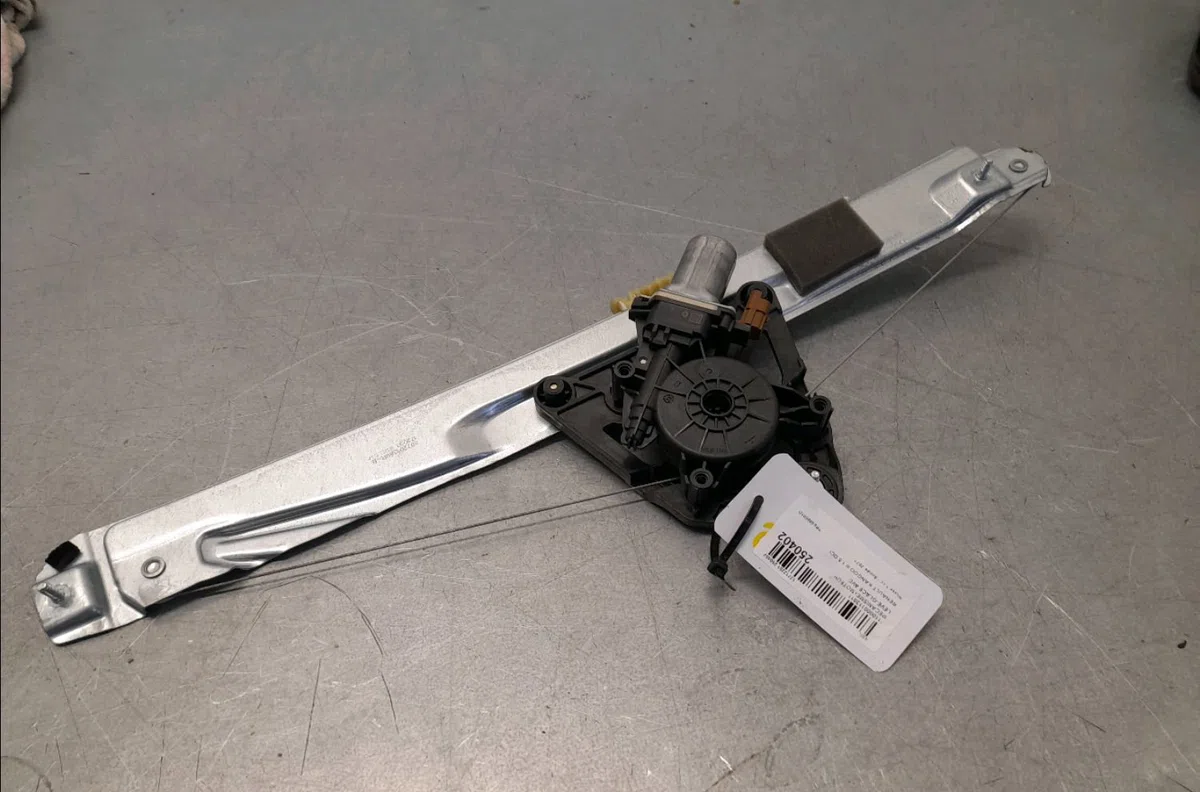 Mecanisme moteur lève-glace avant droit Renault KANGOO III Camionnette-Monospace 1.5 blue dci 95 (fjab) (2021) occasion