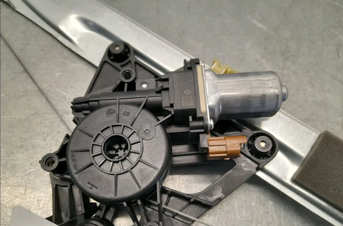 Mecanisme  moteur lève-glace avant droit Renault KANGOO III Camionnette-Monospace 1.5 blue dci 95 (fjab) (2021) occasion