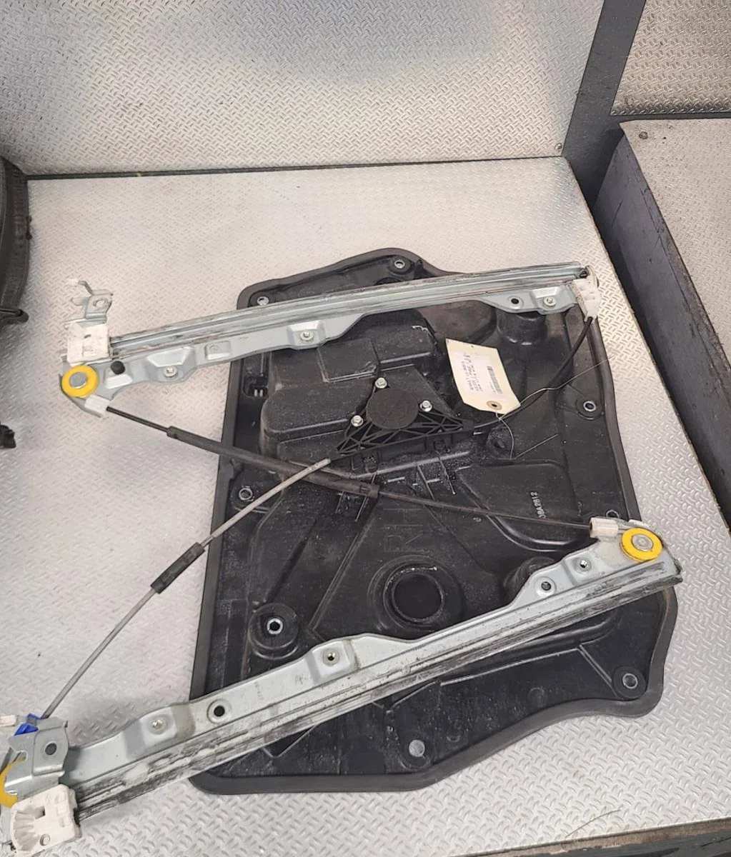 Mecanisme moteur lève-glace avant droit Renault KOLEOS I (HY_) 2.0 dci 4x4 (hy0k) (2008) occasion