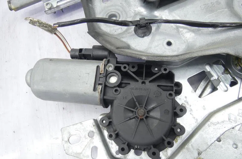 Mecanisme  moteur lève-glace avant droit RENAULT LAGUNA 1 PHASE 2 occasion