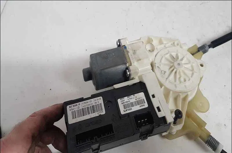 Mecanisme  moteur lève-glace avant droit RENAULT LAGUNA III occasion