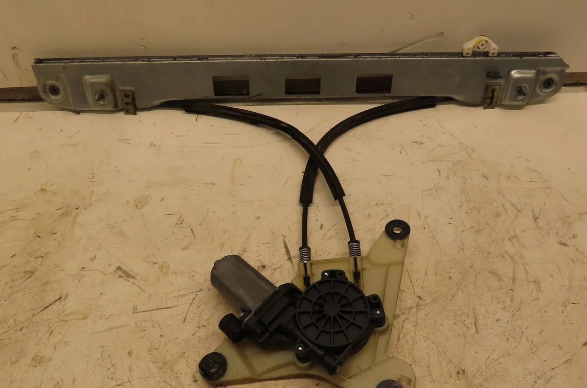 Mecanisme moteur lève-glace avant droit Renault MASTER III Camion plate-forme-Châssis (EV, HV, UV) 2.3 dci 150 fwd (ev0