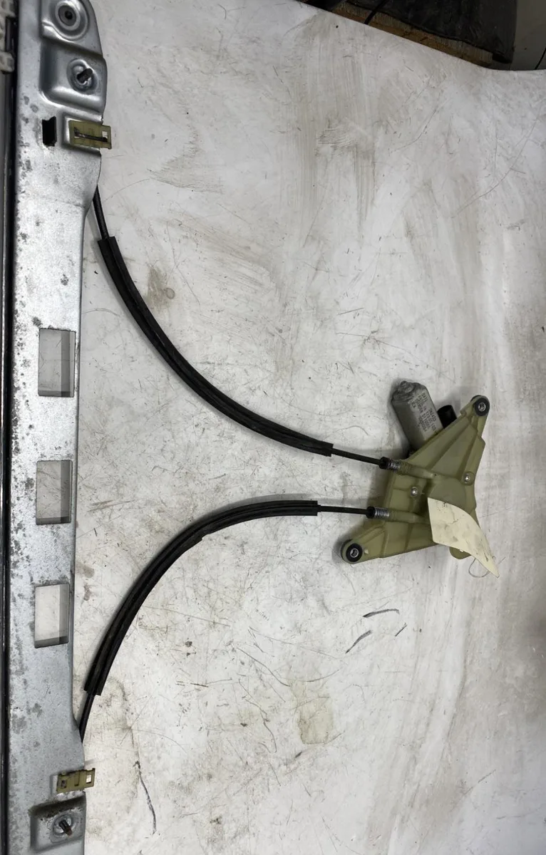Mecanisme moteur lève-glace avant droit Renault MASTER III Camionnette (FV) 2.3 dci 100 fwd (fv0a, fv0b, fv0g, fv0k, fv