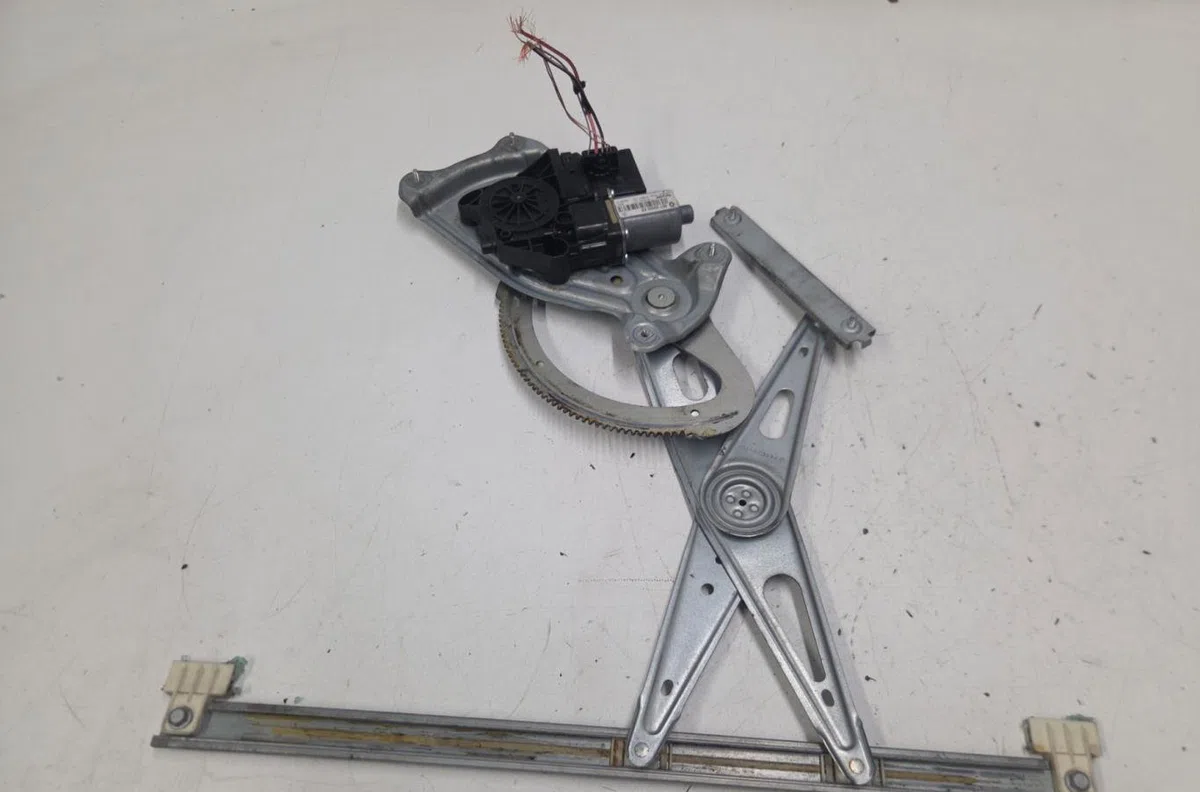Mecanisme  moteur lève-glace avant droit RENAULT MEGANE 3 PHASE 1 COUPE occasion