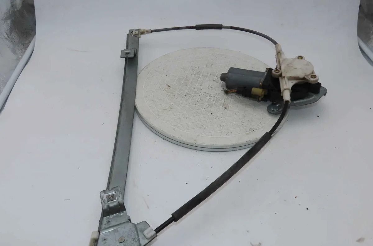 Mecanisme moteur lève-glace avant droit RENAULT MEGANE I occasion