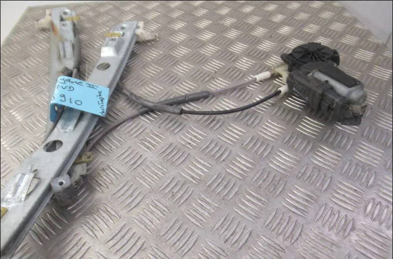 Mecanisme moteur lève-glace avant droit Renault MEGANE II Break (KM0-1_) 1.9 dci (kmrg, km1g, km0g, km2c) (2003-2009) o