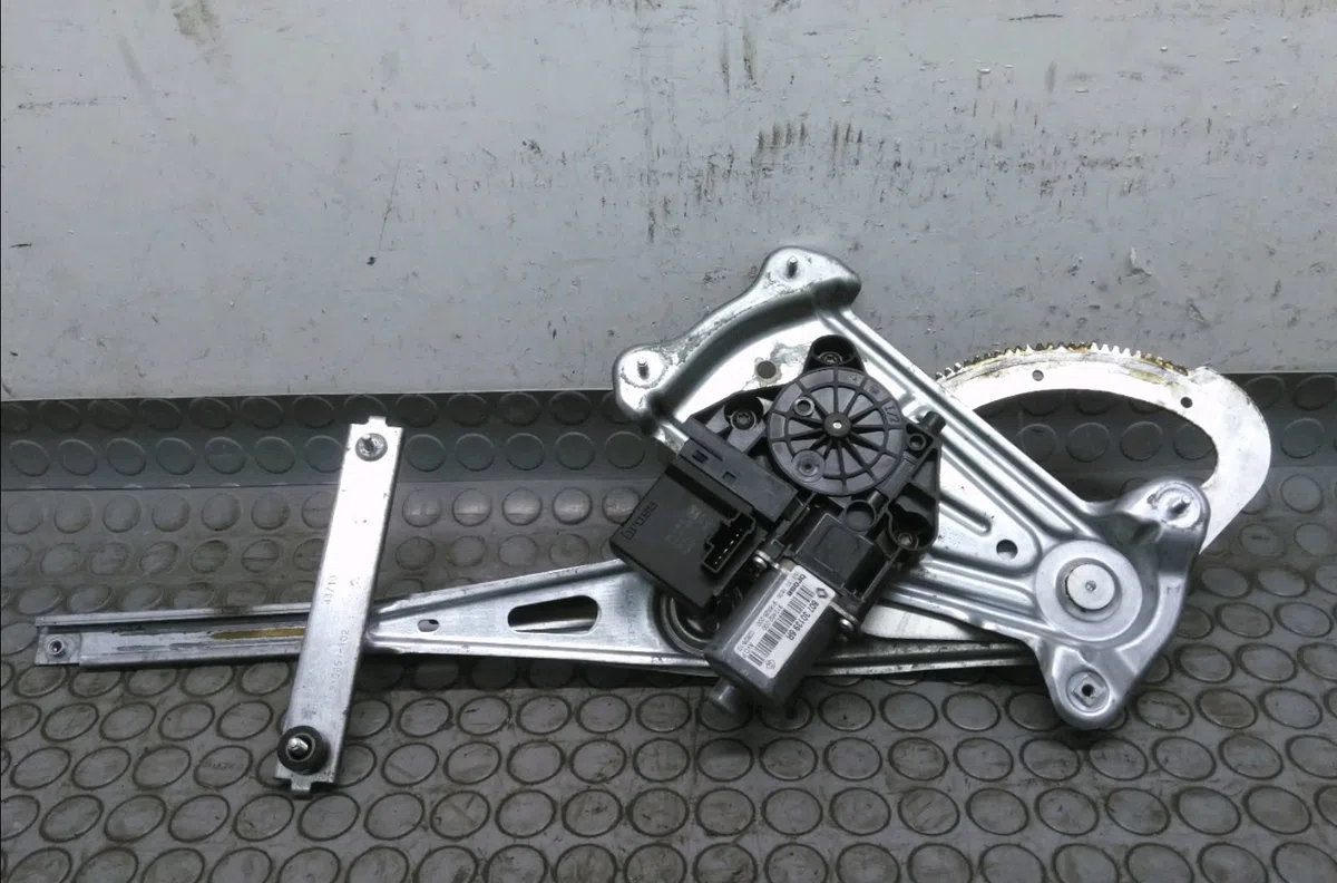 Mecanisme  moteur lève-glace avant droit Renault MEGANE III 3-5 portes (BZ0-1_, B3_) 1.5 dci (2009) 5 portes occasion