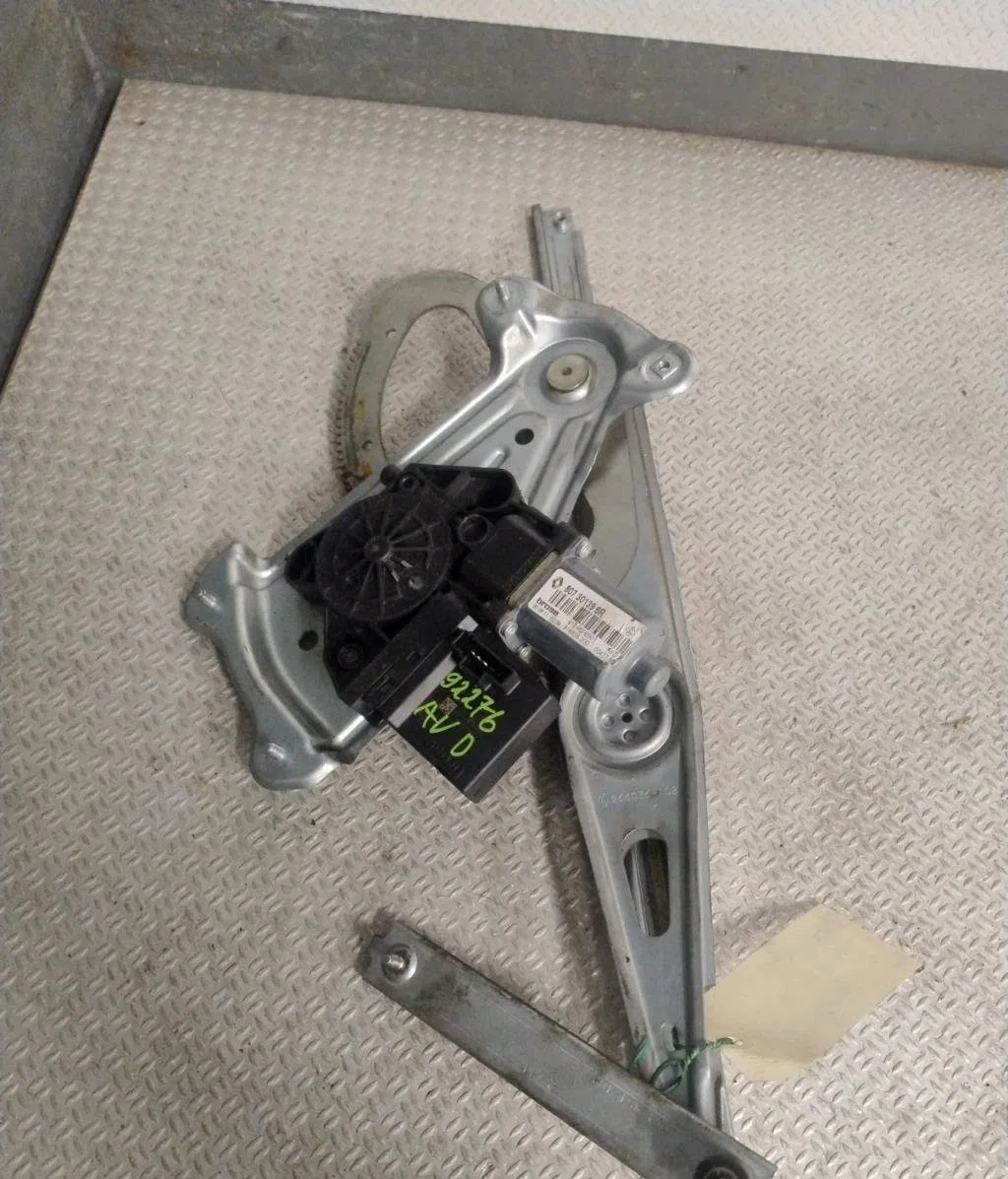 Mecanisme  moteur lève-glace avant droit Renault MEGANE III 3-5 portes (BZ0-1_, B3_) 1.9 dci (bz0n, bz0j) (2008) occasio