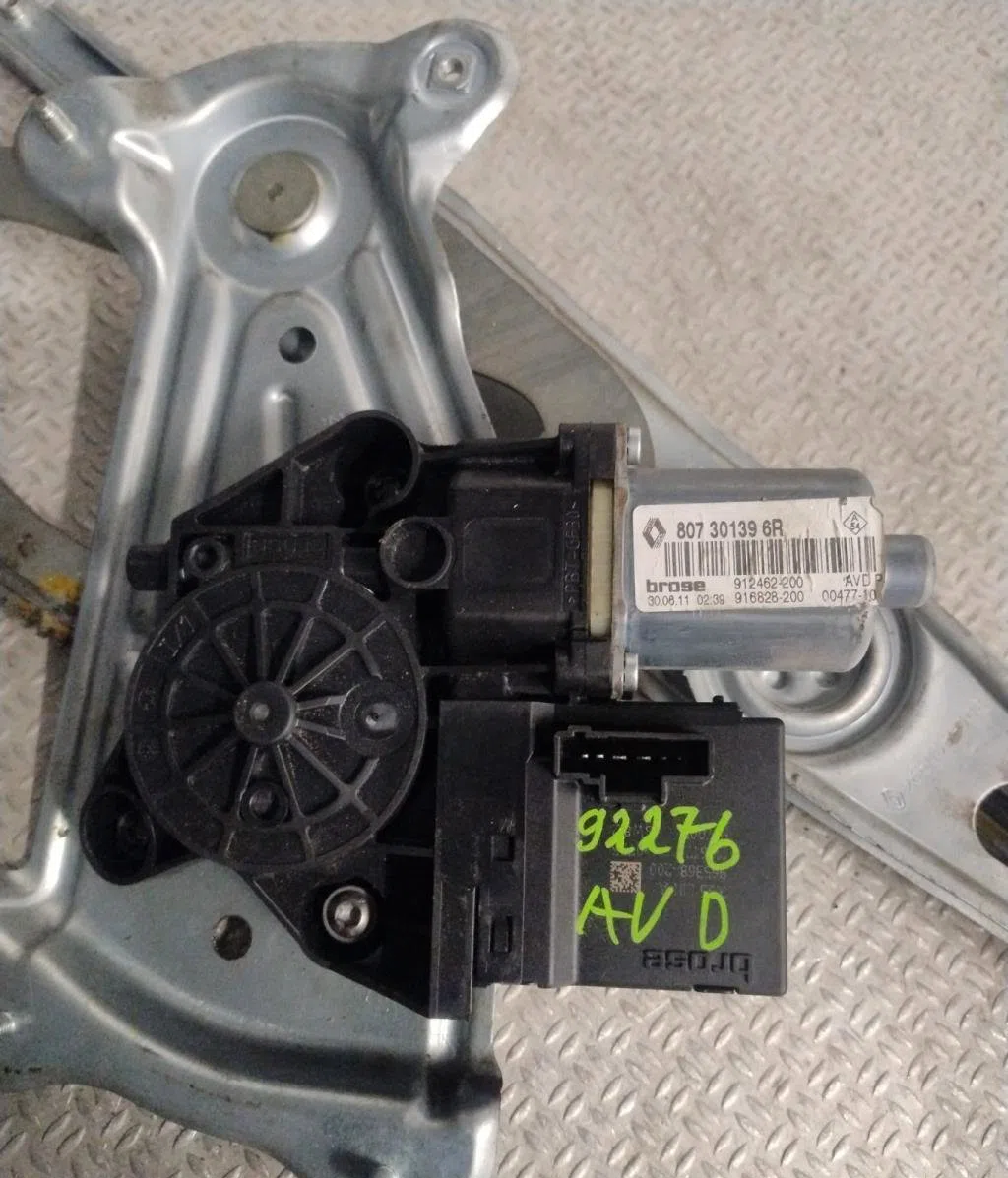 Mecanisme  moteur lève-glace avant droit Renault MEGANE III 3-5 portes (BZ0-1_, B3_) 1.9 dci (bz0n, bz0j) (2008) occasio