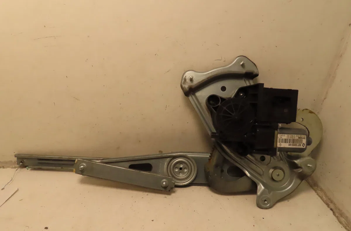 Mecanisme moteur lève-glace avant droit Renault MEGANE III Coupé (DZ0-1_) 1.9 dci (dz0n, dz0j, dz1j, dz1k) (2008-2015)
