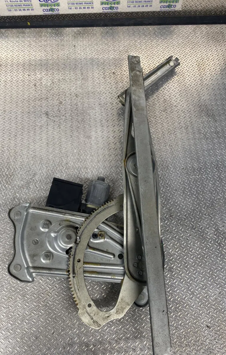 Mecanisme  moteur lève-glace avant droit Renault MEGANE III Grandtour (KZ0-1) 1.5 dci (kz09, kz0d, kz1g, kz29, kz14, kz1