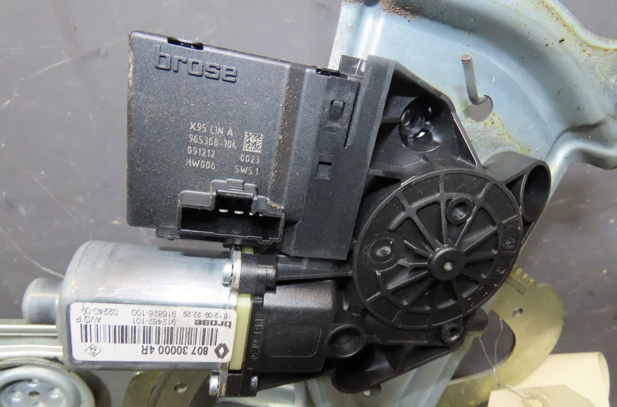 Mecanisme  moteur lève-glace avant droit Renault MEGANE III Grandtour (KZ0-1) 1.5 dci (kz1m, kz1w, kz0r) (2009) occasion