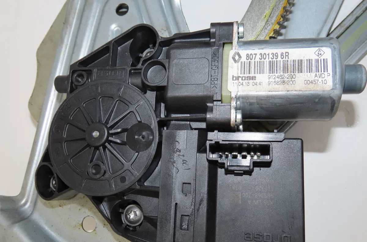 Mecanisme  moteur lève-glace avant droit Renault MEGANE III Grandtour (KZ0-1) 1.6 dci (kz00, kz12, kz13) (2011) occasion