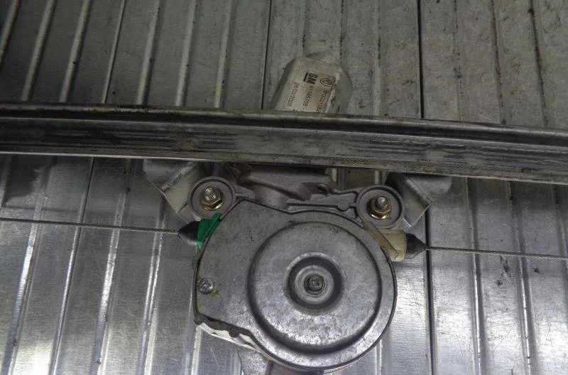 Mecanisme  moteur lève-glace avant droit RENAULT TRAFIC 2 PHASE 1 occasion