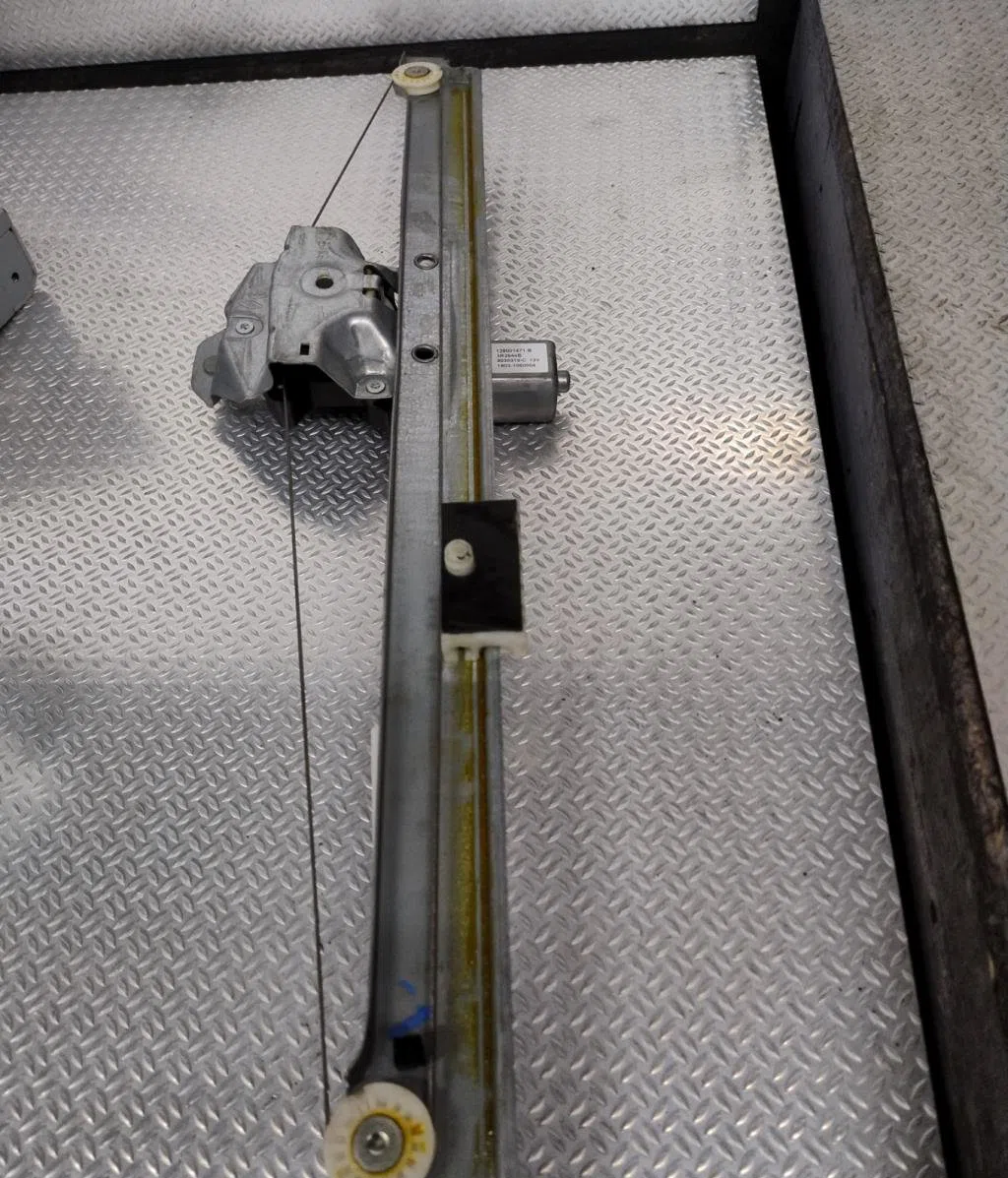 Mecanisme  moteur lève-glace avant droit RENAULT TRAFIC 3 LONG PHASE 2 occasion