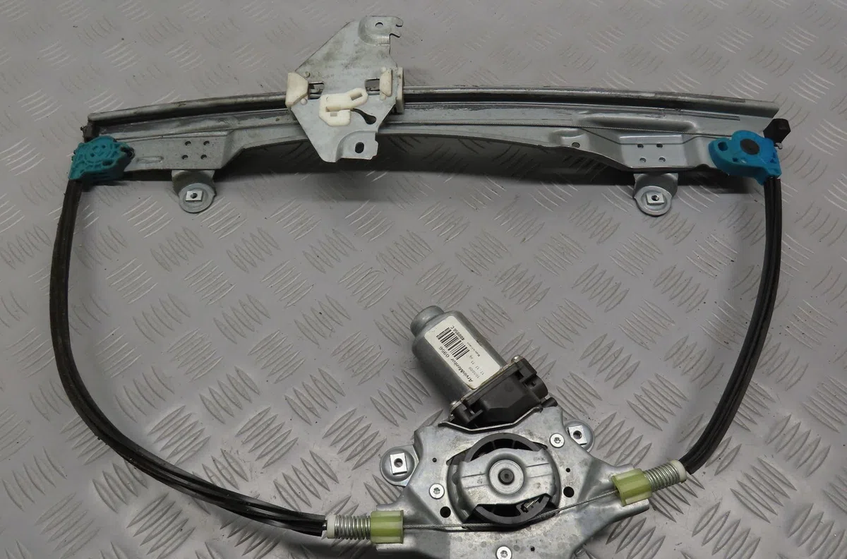 Mecanisme  moteur lève-glace avant droit Renault TWINGO II (CN0_) 1.2 16v (cn0k, cn0v) (2007) 3 portes occasion