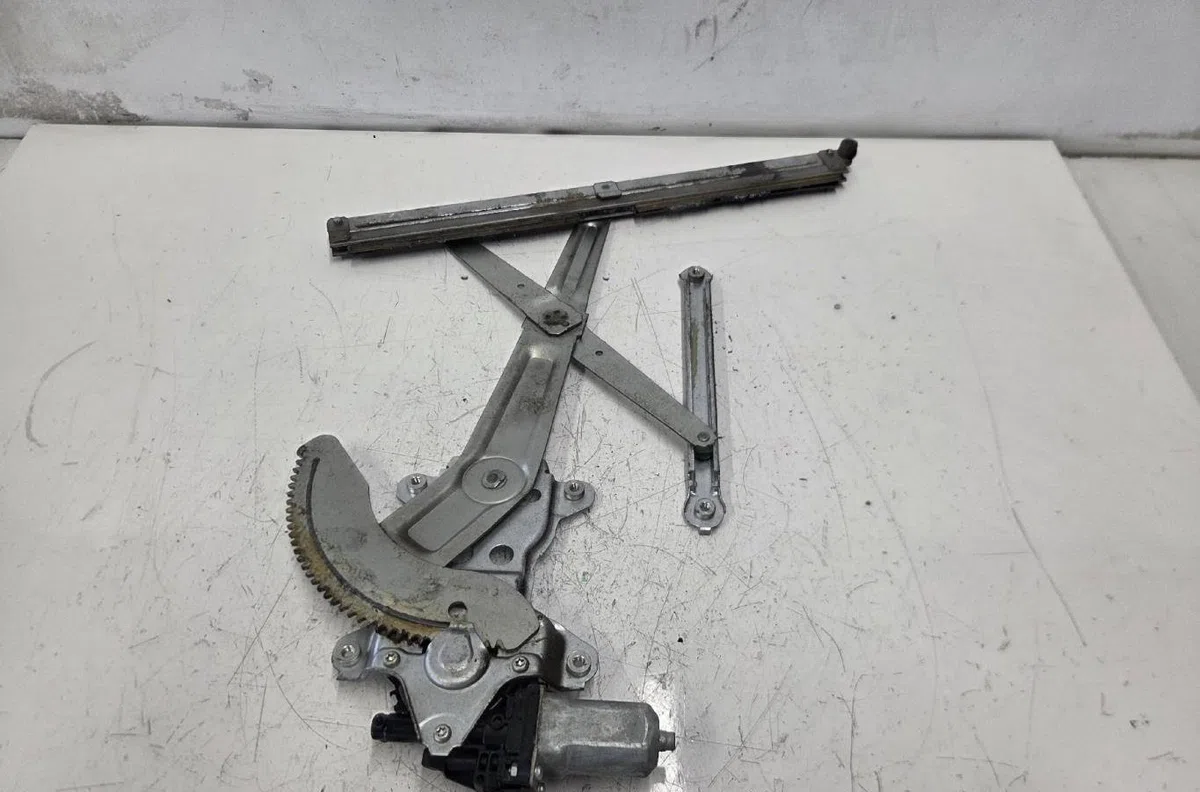Mecanisme  moteur lève-glace avant droit SUZUKI SWIFT 3 occasion